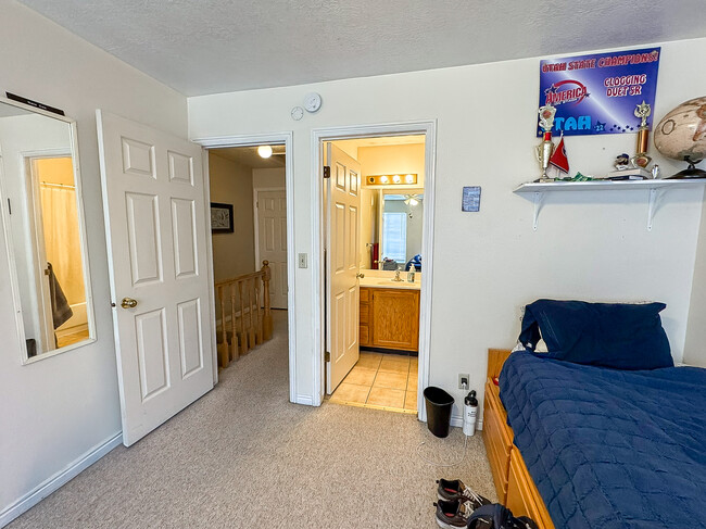 Building Photo - 565 N 300 E