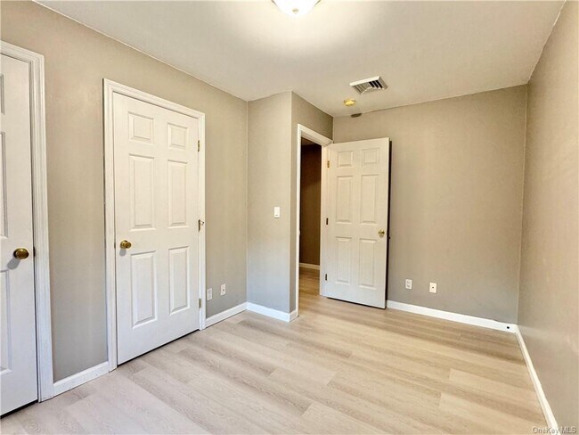 Building Photo - 18 Old Little Britain Rd