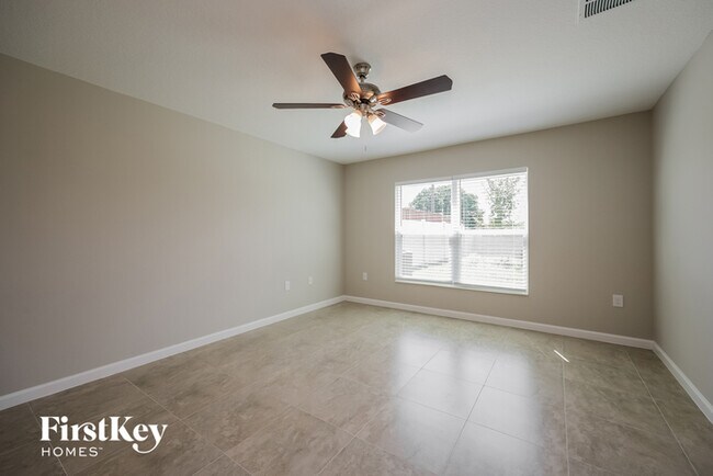 Building Photo - 710 Yeager Ct