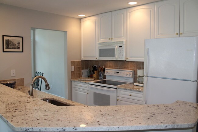 Building Photo - 2137 Creswell Dr