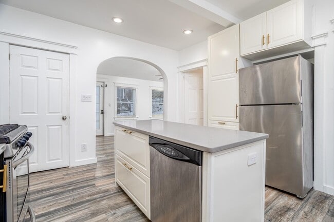 Building Photo - 47 Hartford St