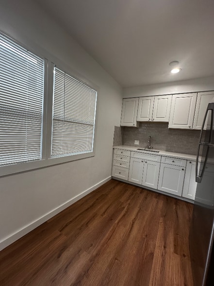 Building Photo - 323 N Chevy Chase Dr