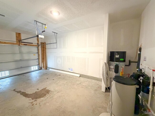 Building Photo - 9899 Starling Dr