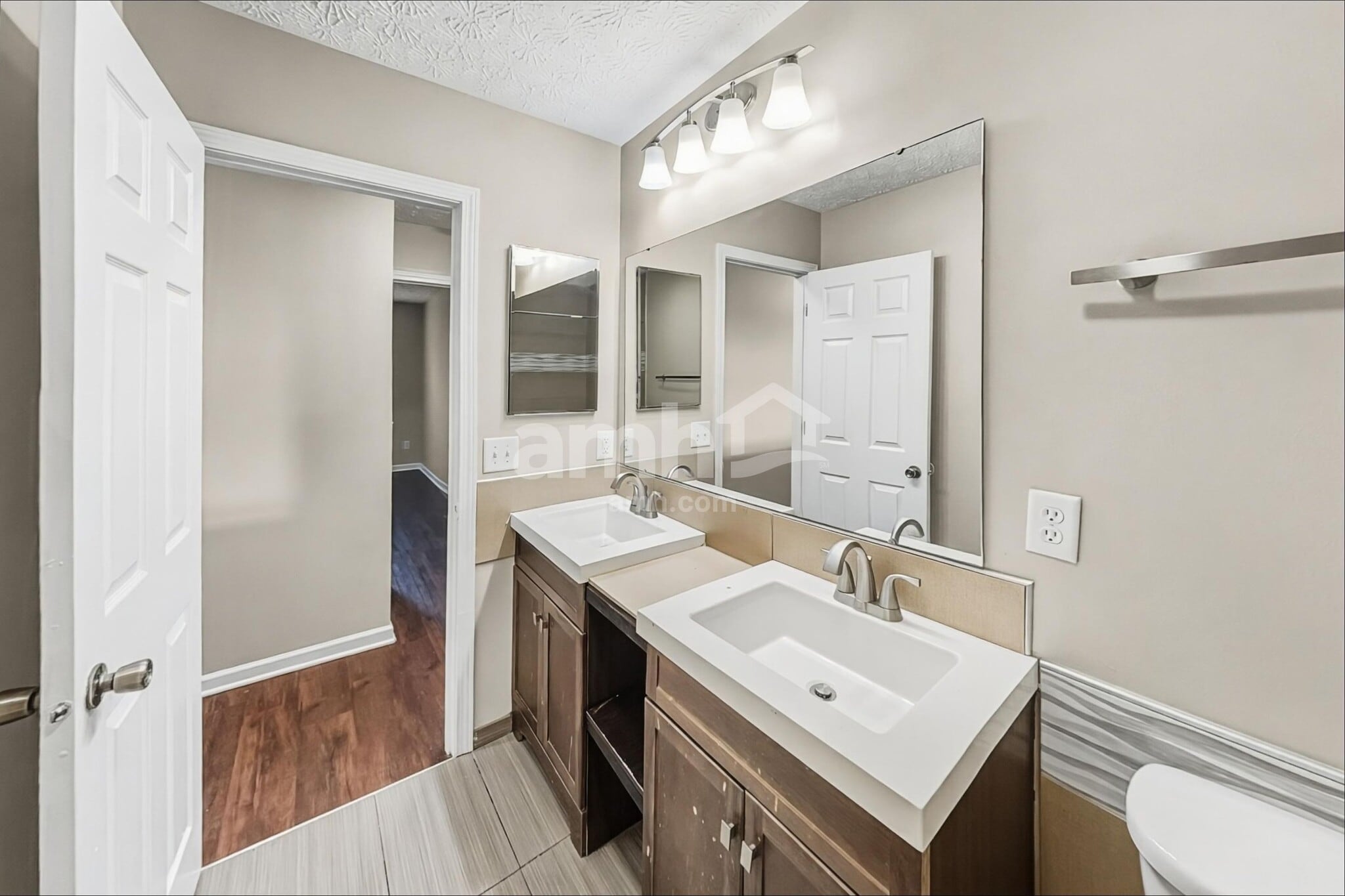 Building Photo - 340 Evergreen Cir