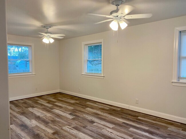 Building Photo - 170 Rodman Rd