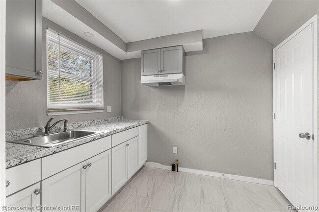 Building Photo - 10842 Nottingham Rd