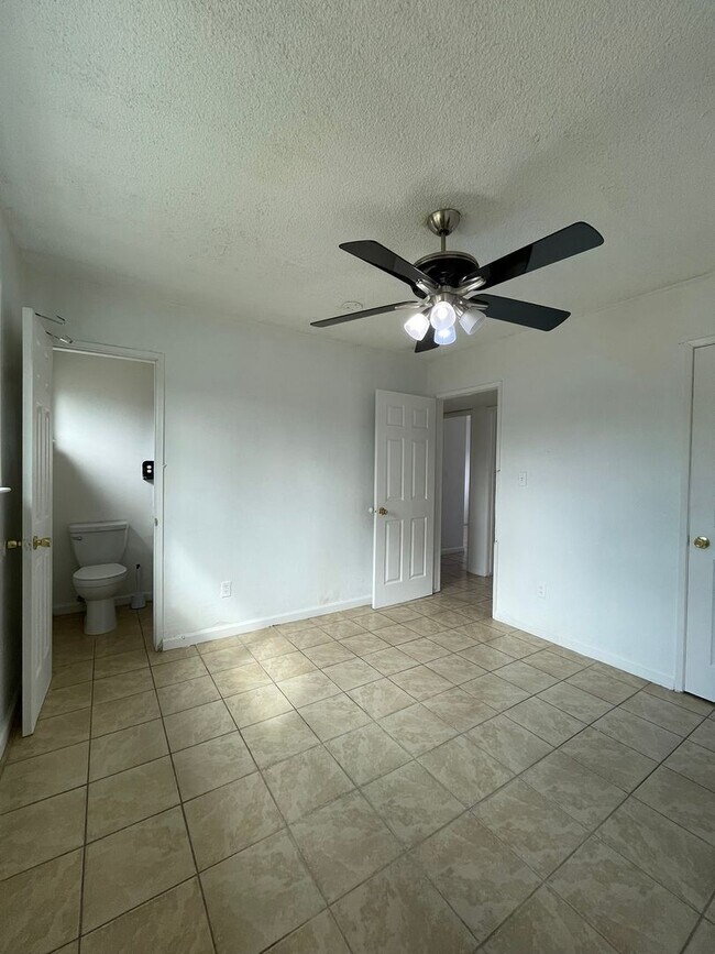 Building Photo - Charming 3-Bedroom, 2-Bath Home – Availabl...
