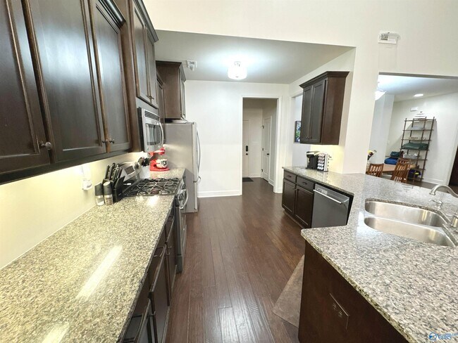 Building Photo - 2709 Thornton Cir SW