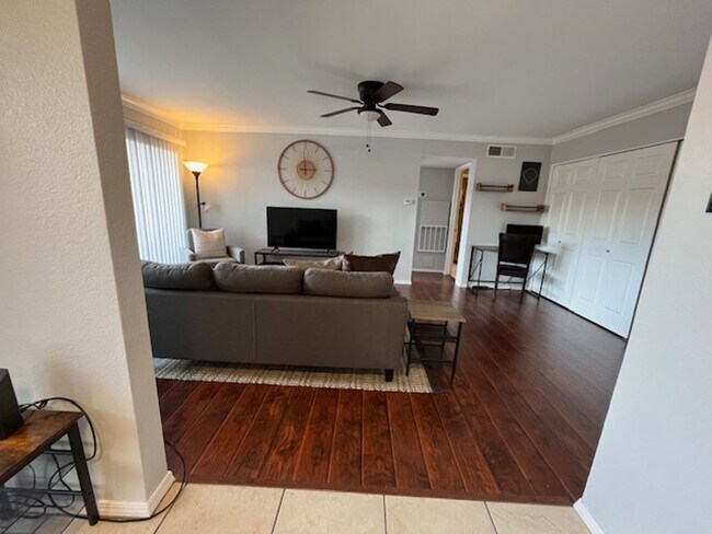 Building Photo - Scottsdale Condo