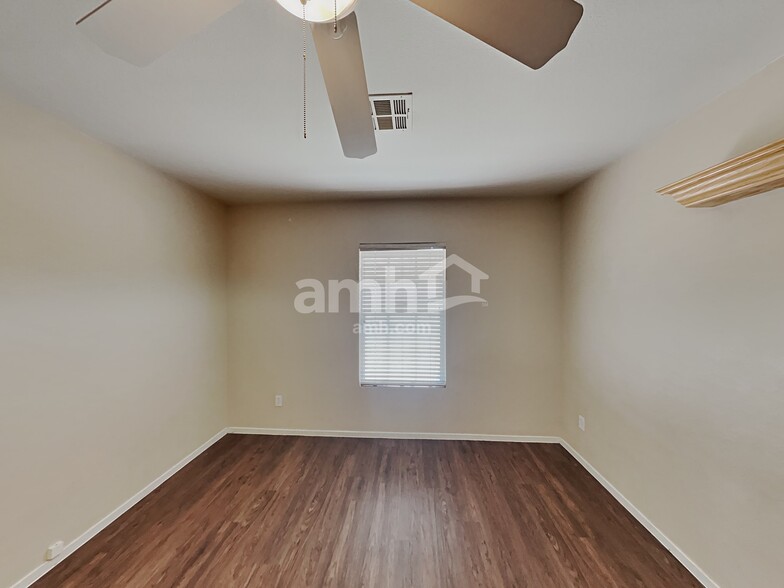 Building Photo - 2716 Peekskill Ave