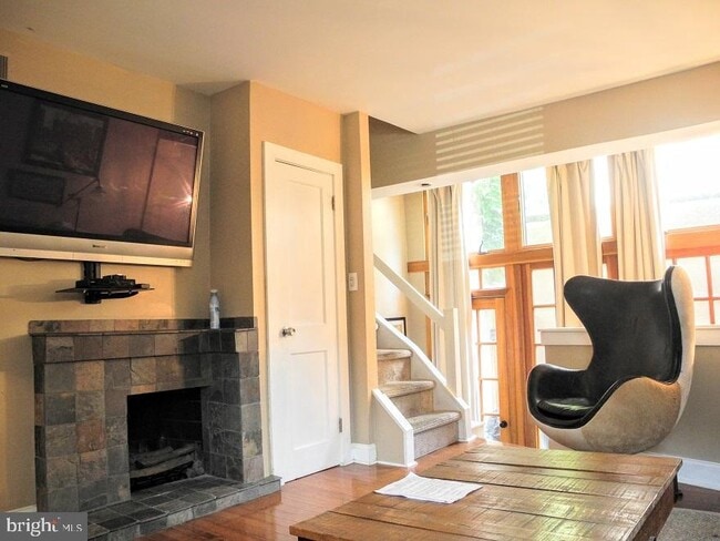 Building Photo - 1933 Rodman St