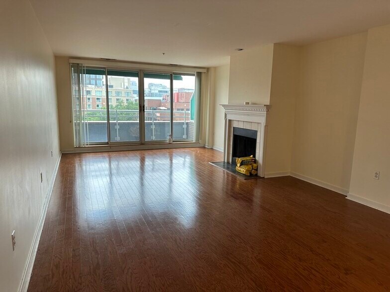 Building Photo - 6 Canal Park