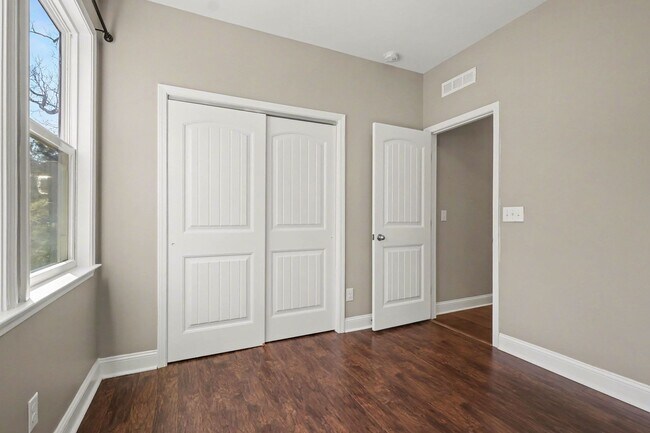 Building Photo - Beautiful 4-Bedroom End-Unit Townhome in West Cary | Open Floor Plan | Prime Location