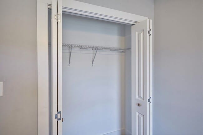 Building Photo - 3 BR/4 BA Townhome - 1720 SF in Vineland - Kings Crossing!