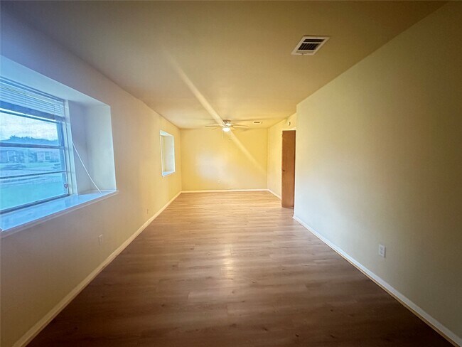 Building Photo - 1937 Arcadia Dr