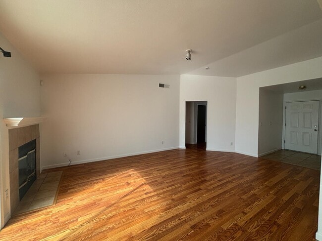 Building Photo - 813 Morton Ave