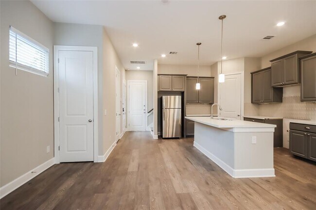 Building Photo - 5102 Royal Heath Dr