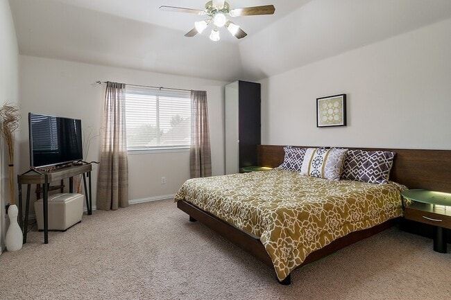 Building Photo - 7712 Brookview Ct