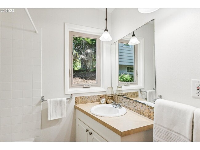 Building Photo - oat8680