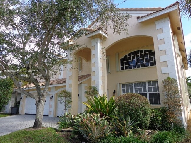 Building Photo - 991 Crestview Cir