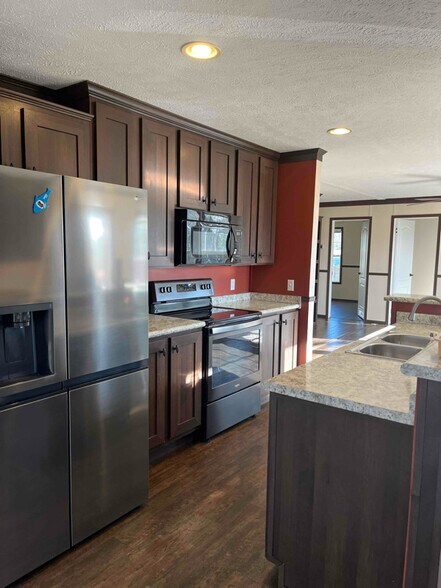 Building Photo - 7720 Hwy 2301