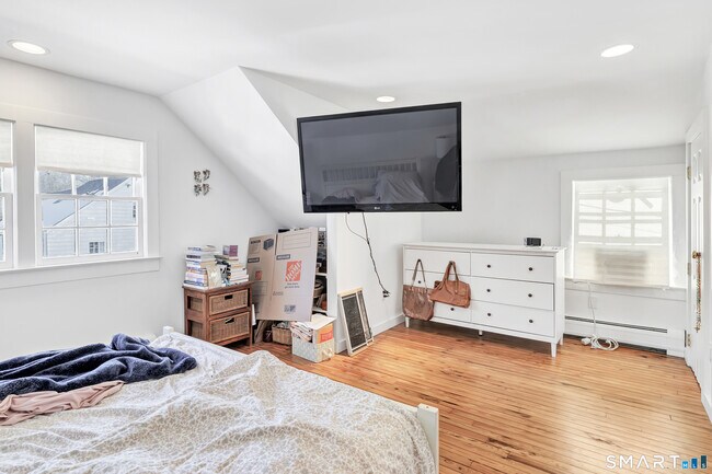 Building Photo - 70 Cranbury Rd