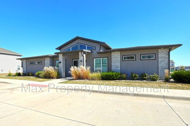 Building Photo - 2706 NW 30th Ln
