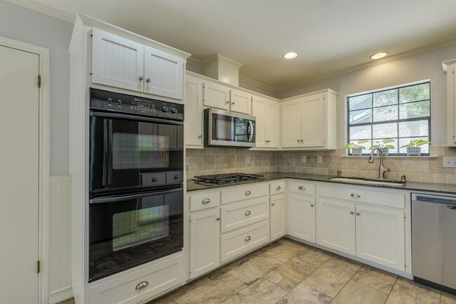 Building Photo - 6210 Cape Coral Dr