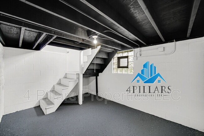 Building Photo - 648 Stewart Ct