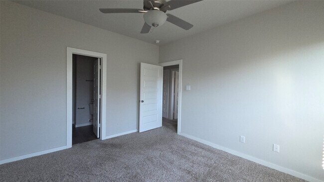 Building Photo - 9760 Grosbeak Ln