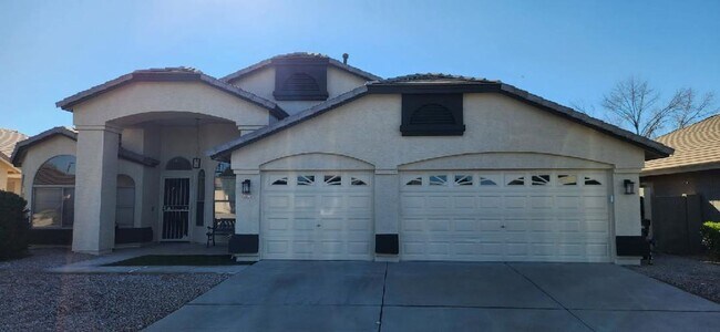 Building Photo - Charming and beautiful newly remodeled Gilbert home!!