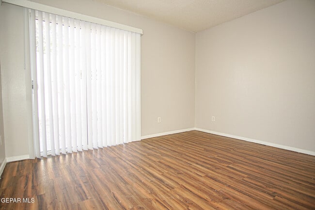 Building Photo - 11027 Sunshine Ct