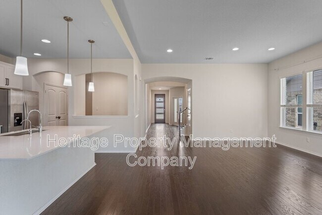 Building Photo - 942 Blue Violet