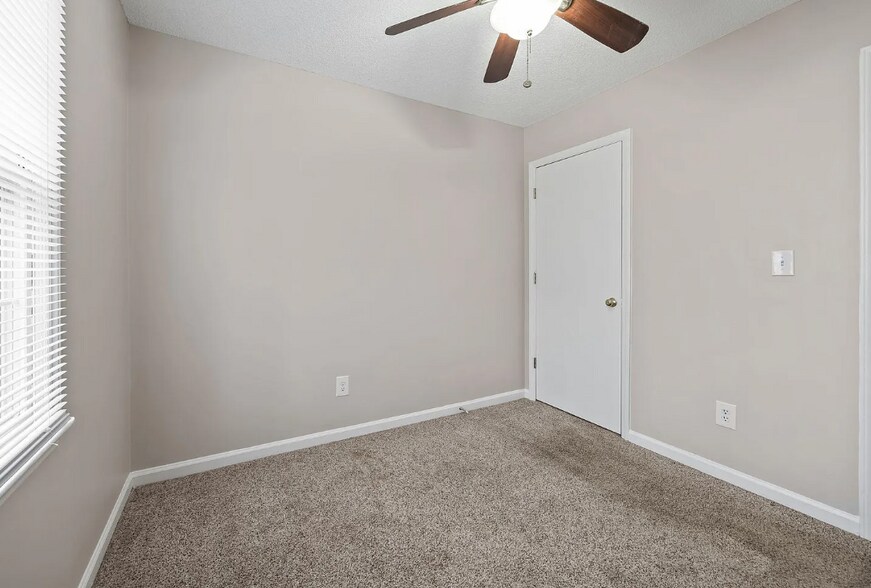 Building Photo - 831 Dalewood Dr