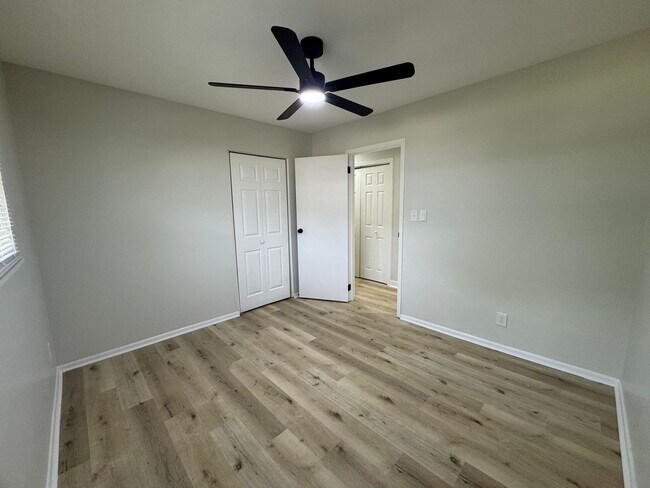 Building Photo - $2,195/month | 4 Bed | 2.5 Bath | 2,046 Sq Ft