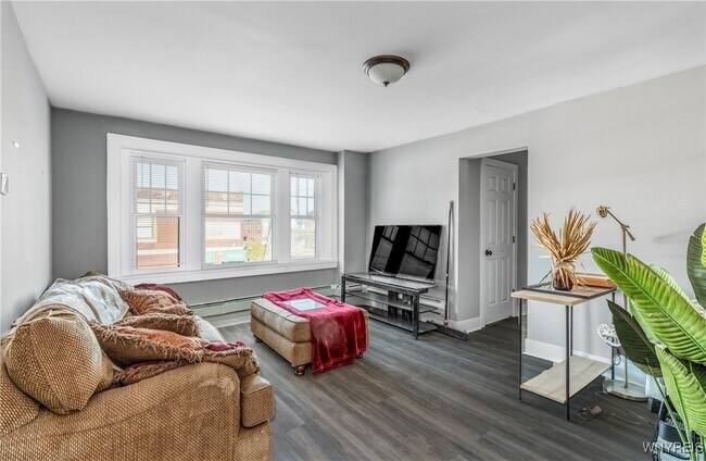 Building Photo - 1225 Hertel Ave