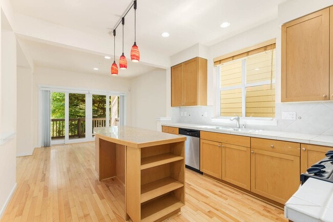 Building Photo - 516 Lingering Pine Dr NW