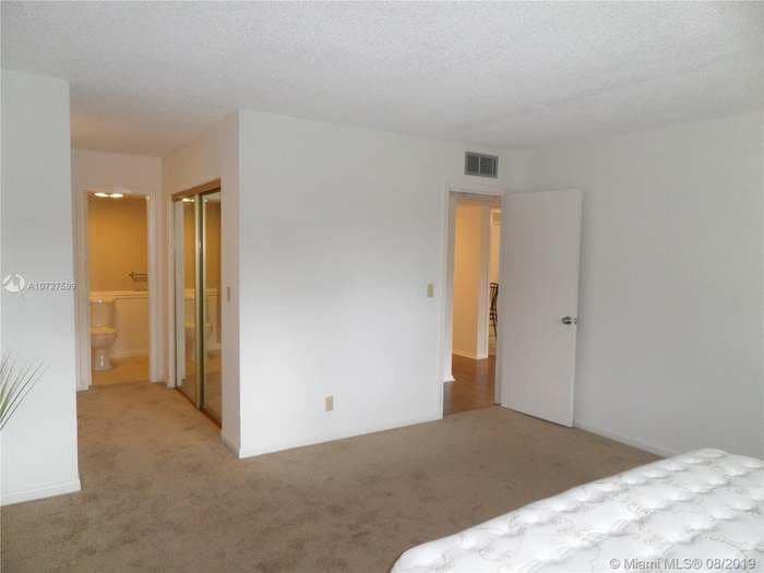 Primary Photo - 4851 NW 21st St