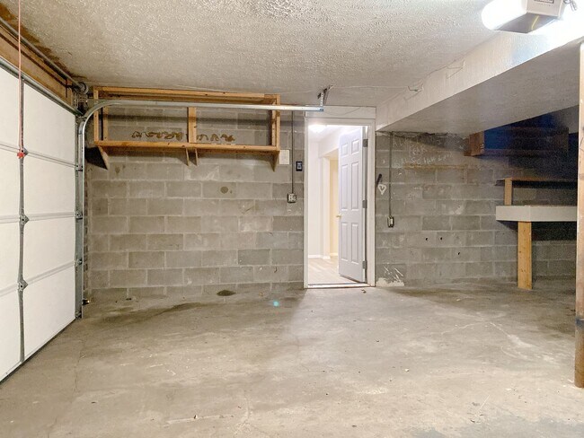 Building Photo - Millard 3 bed 2 bath $1900