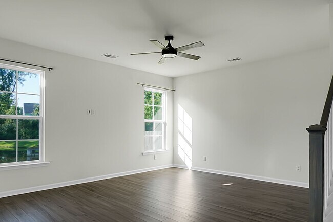 Building Photo - Beautiful 3 Bedroom, 2.5 Bath-Monks Corner...