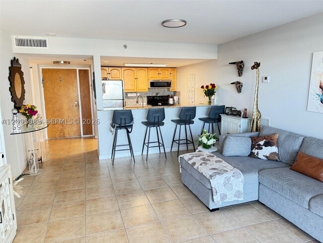 Building Photo - 7601 E Treasure Dr