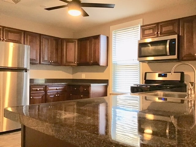 Building Photo - Upgraded 2 Bed/2 Bath plus Den HOME 1100 sq ft. Unit...A Must See!!!
