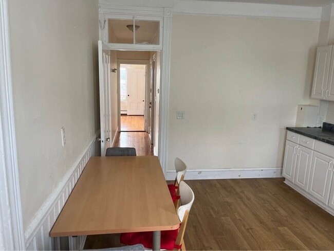 Building Photo - 73 Reading St