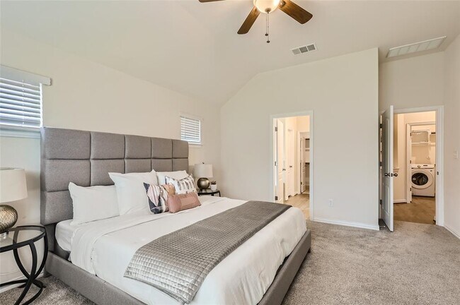 Building Photo - 5867 San Savino Dr