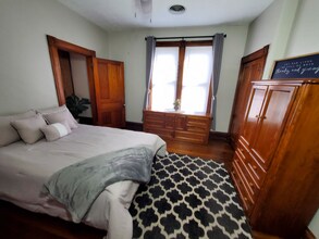 Building Photo - 1136 Park Ave