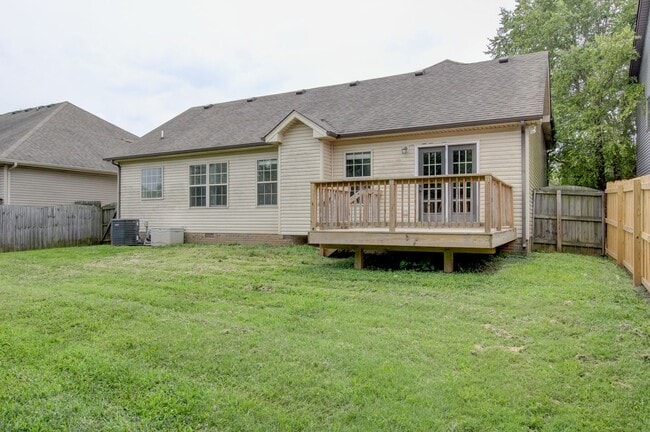 Building Photo - Sweet 3 bed 2 bath clost to post and I-24.