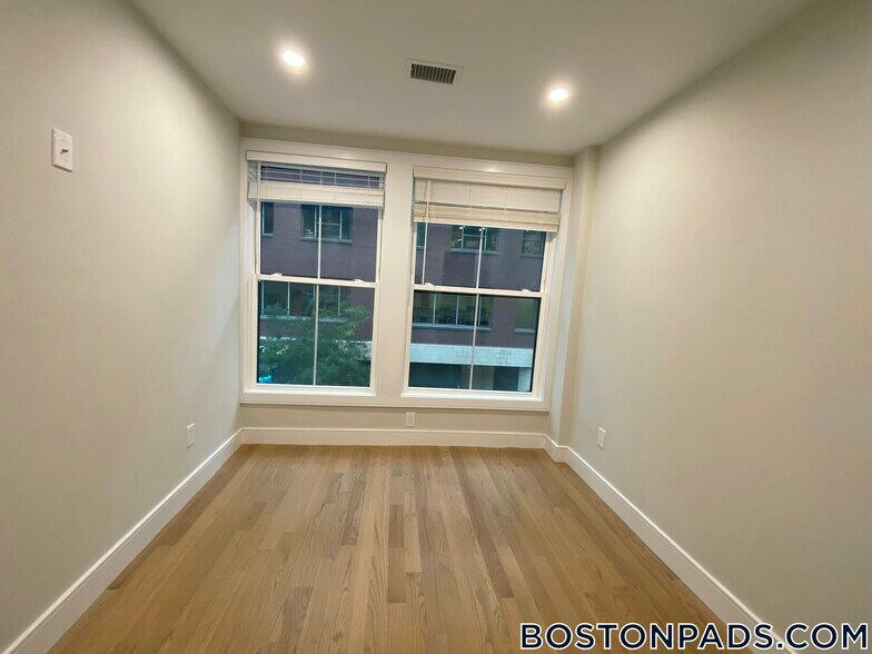 Building Photo - 230 Tremont St