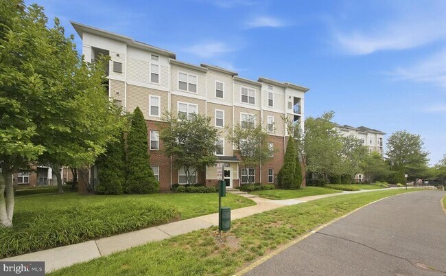 Building Photo - 3850 Lightfoot St
