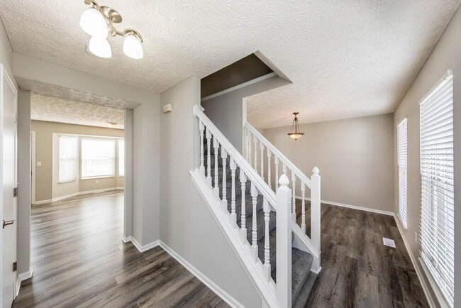 Building Photo - 5609 Blandon