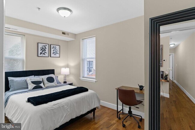 Building Photo - 417 18th St NE